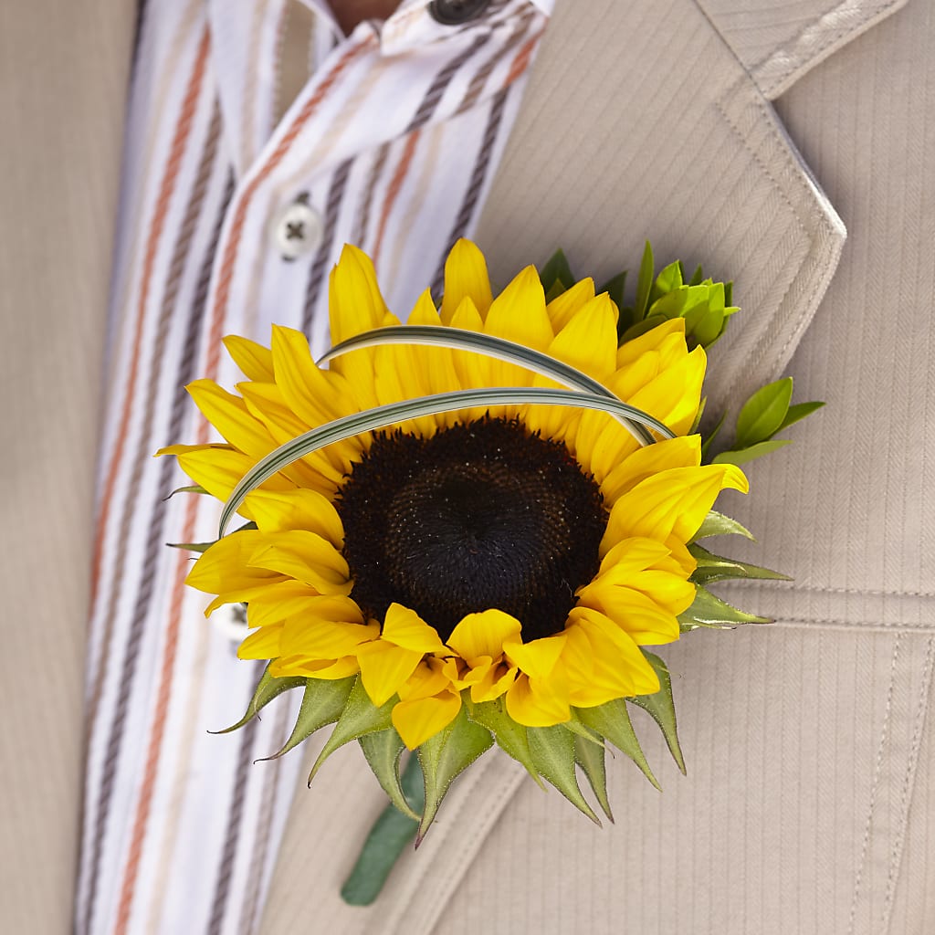 Free Spirit Boutonniere – Sweet As Can Bee Florals, Baltimore MD